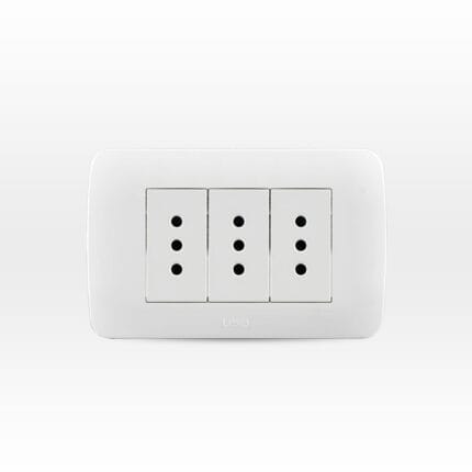 Toma Corriente Triple 10A 250V Blanco Armado — RM Energía Inteligente