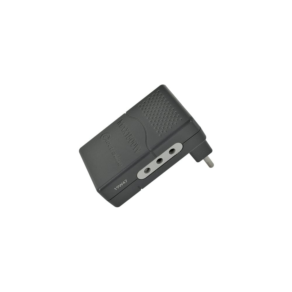 8630359_eb593d6a-d0a2-48a5-967b-1797f2f4cee3_1000x1000.jpg Adaptador Triple Plano 2P+T 10A 250V Negro — RM Energía Inteligente