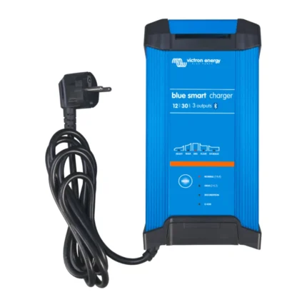 Cargador de batería Victron Blue Smart IP22 con tres salidas de batería