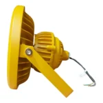Vista lateral del proyector antiexplosivo industrial 100W con soporte orientable y prensaestopa — RM Energia Inteligente